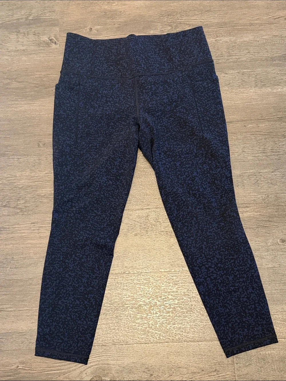ATHLETA salutation stash pocket gravel 7/8 tights leggings